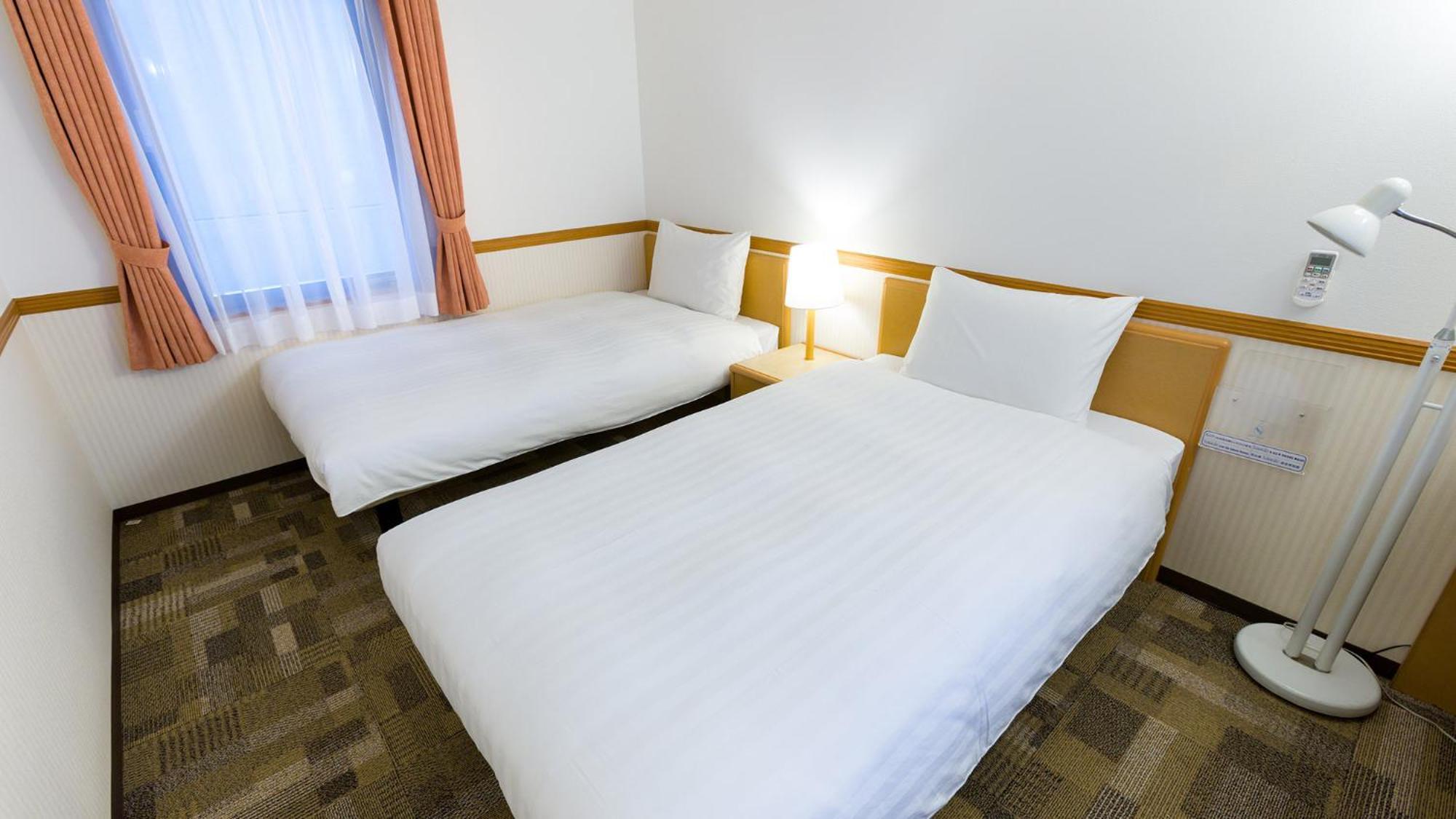 Toyoko Inn Fukuyama-Eki Shinkansen Minami-Guchi Rum bild
