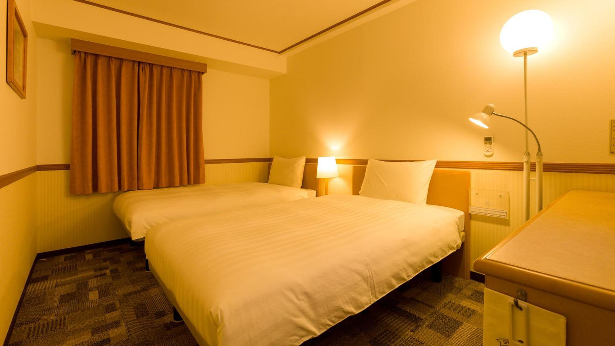 Toyoko Inn Fukuyama-Eki Shinkansen Minami-Guchi Rum bild